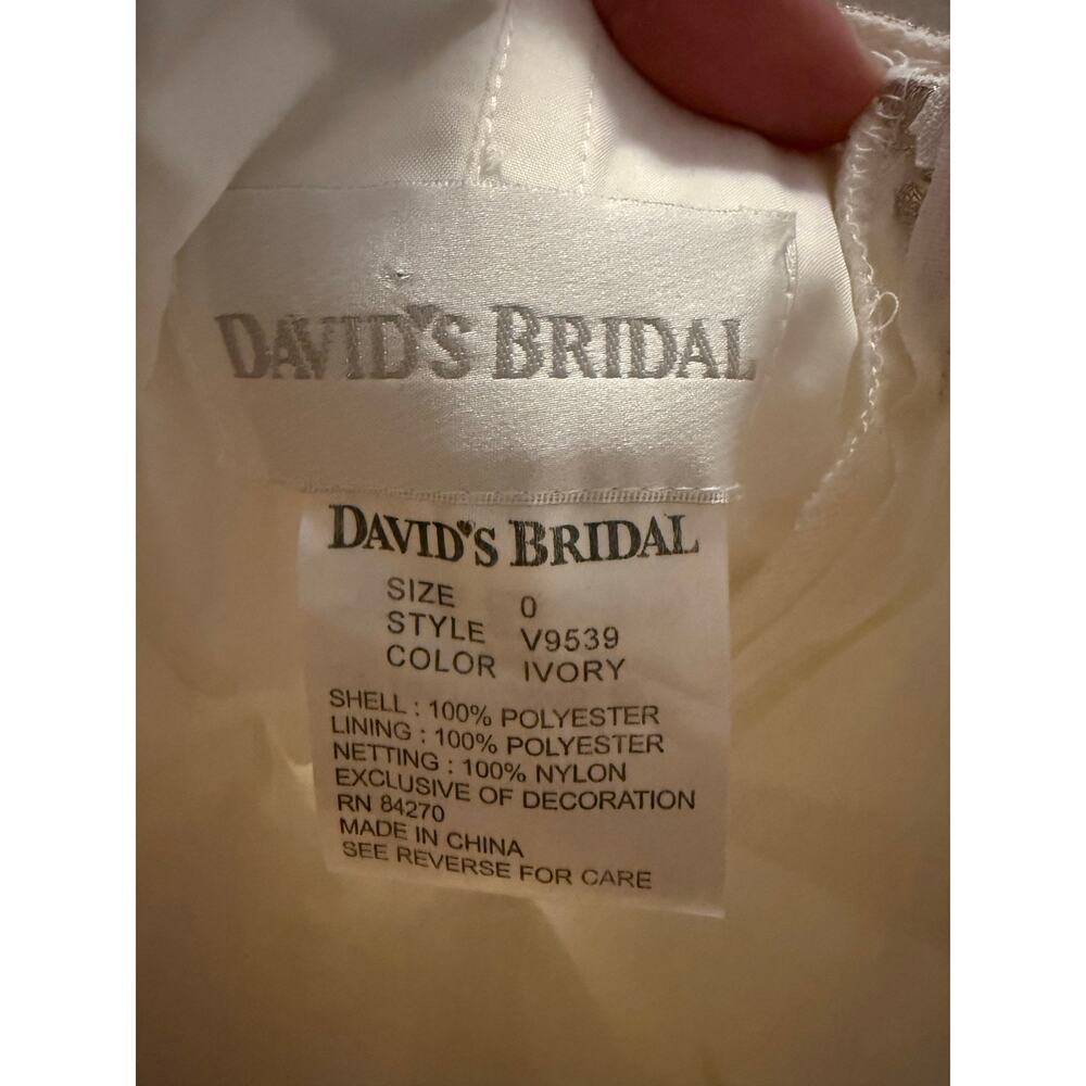 Strapless Wedding Dress/Gown By David's Bridal Size 0 with Bustle - Picture 9 of 9